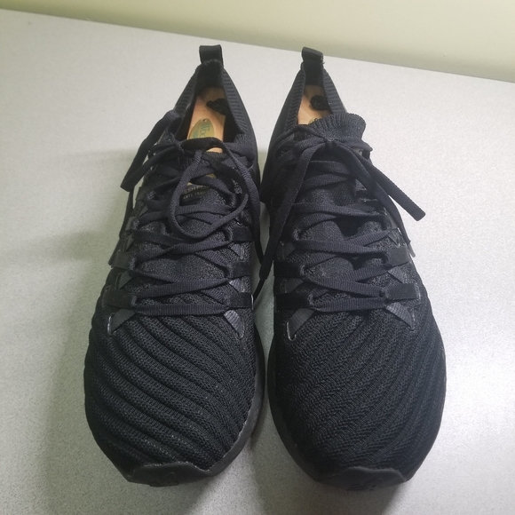 LIKE NEW New Balance tennis shoes main image 7